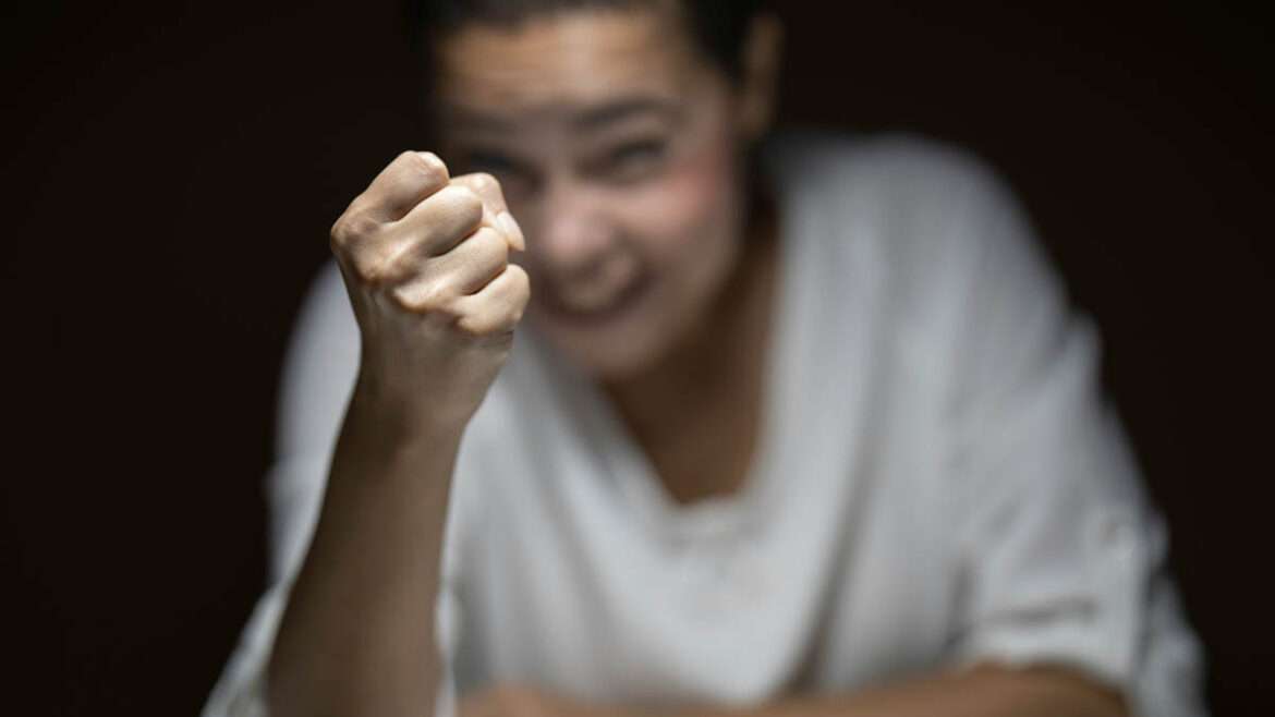 Emotionale Offenheit im Job: Psychologische Risiken & Folgen